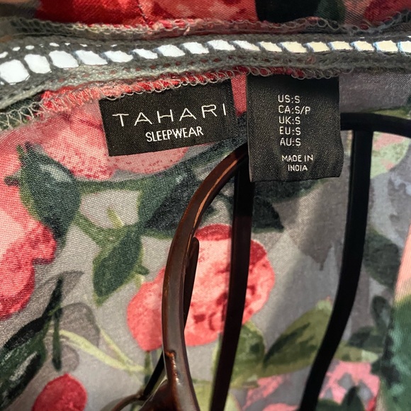 Tahari Robe - Picture 4 of 5